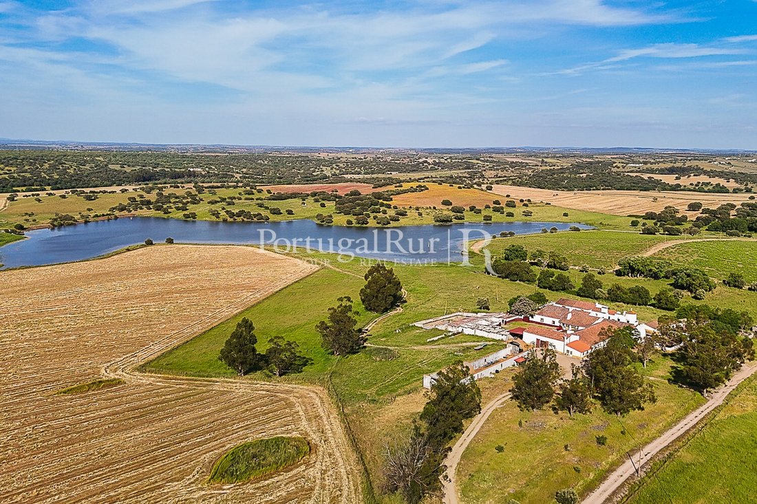 Estate in Evora (Sao Mamede, Se, Sao Pedro e Santo Antao), Évora District, Portugal 1 - 15752922