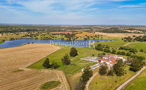 Estate in Evora (Sao Mamede, Se, Sao Pedro e Santo Antao), Évora District, Portugal 1