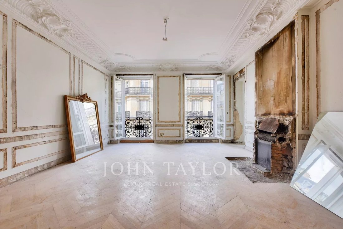Apartment in Triangle d'Or, Paris 8e Arrondissement, Paris 2 - 16711104