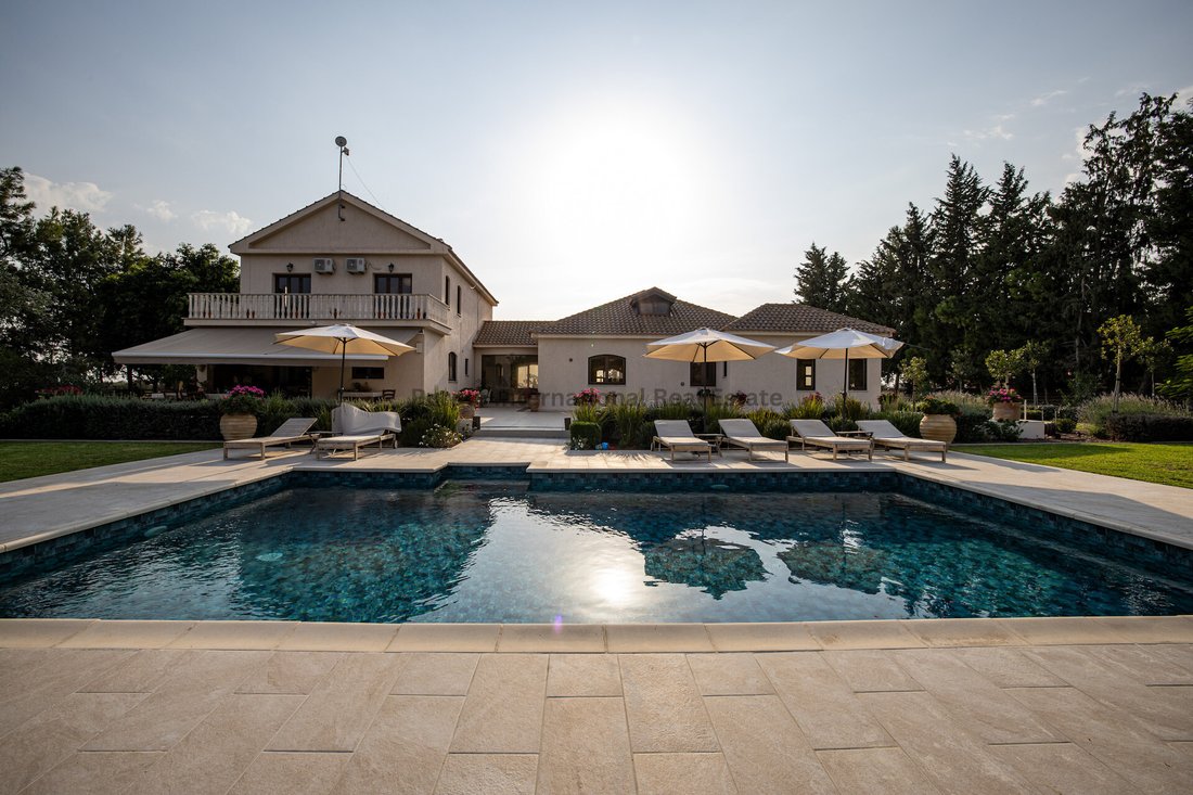 Villa in Kiti, Larnaca, Cyprus 1 - 16713082