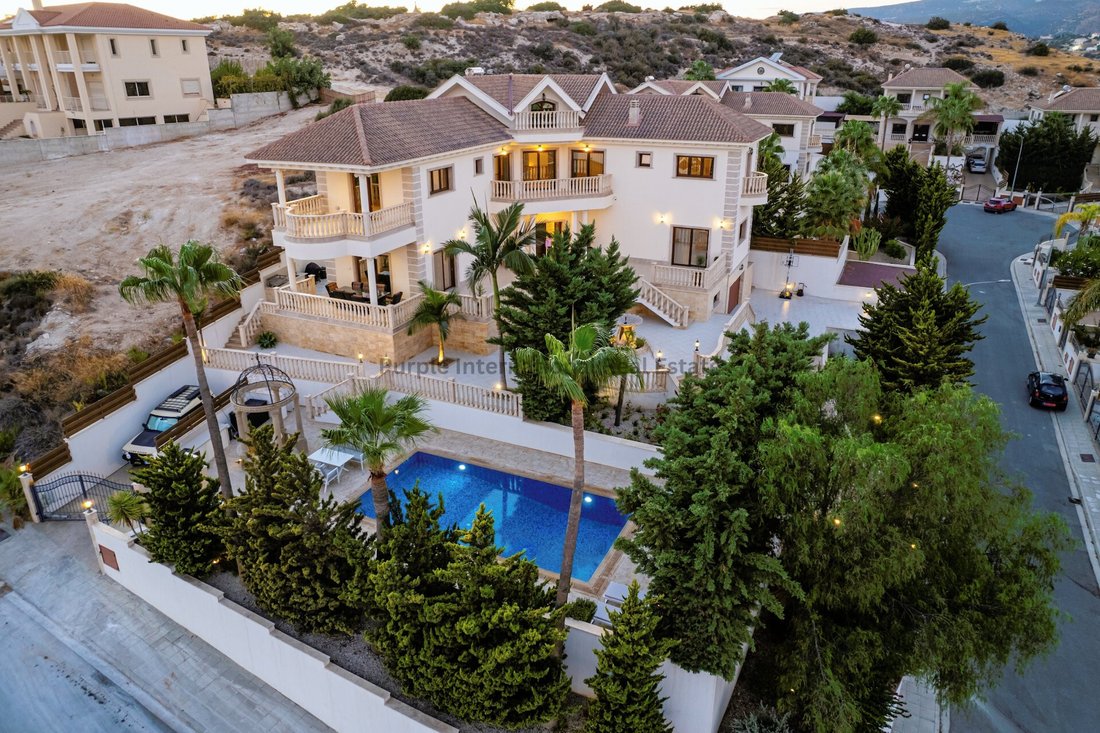 Villa in Mouttagiaka, Limassol, Cyprus 1 - 15236010