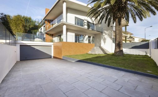 House in Carcavelos e Parede, Lisbon, Portugal 1