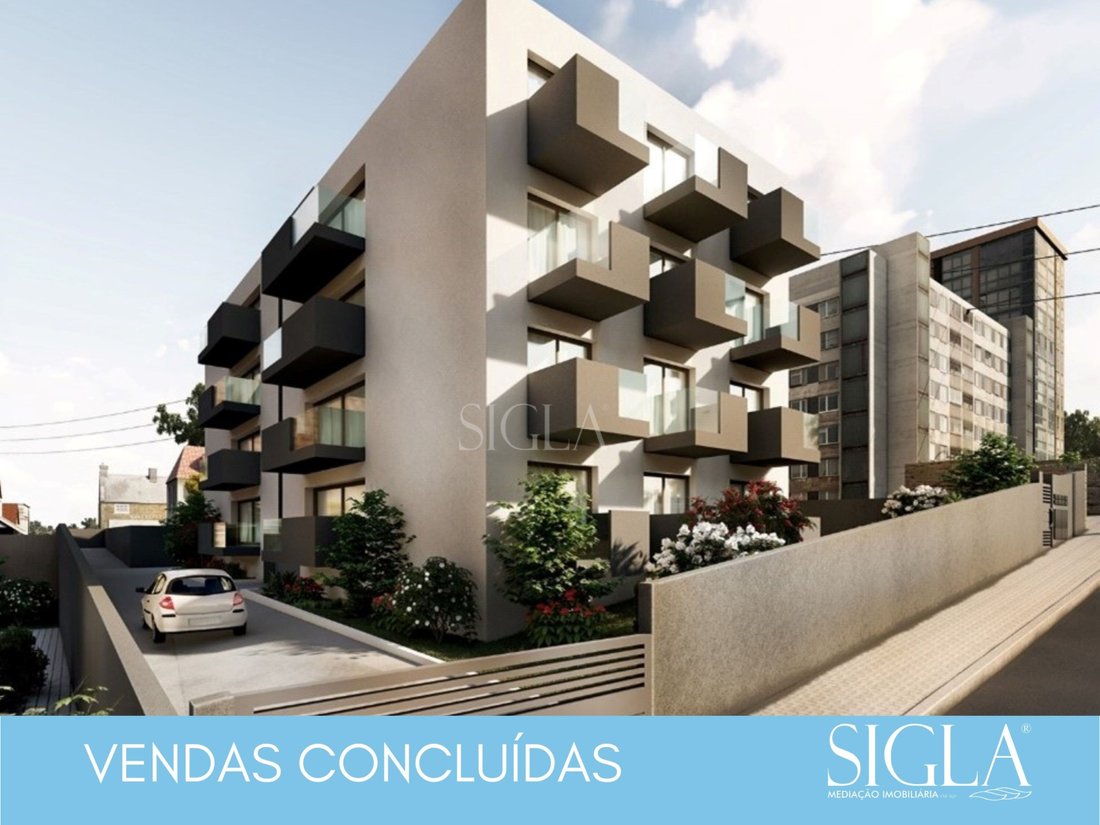 Apartment in Mafamude e Vilar do Paraiso, Porto District, Portugal 1 - 16598150