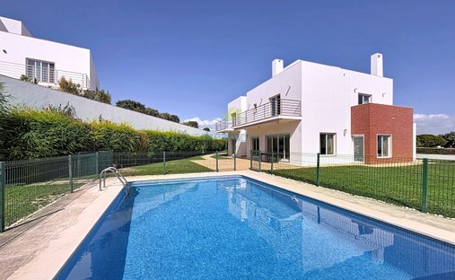 House in Olhos de Agua, Algarve, Portugal 1
