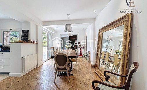 Near Bayeux Elegant XVII Ith Century Castle With 60 Ha Park