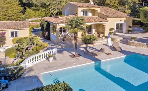 House in Nord, Roquefort-les-Pins, France 1