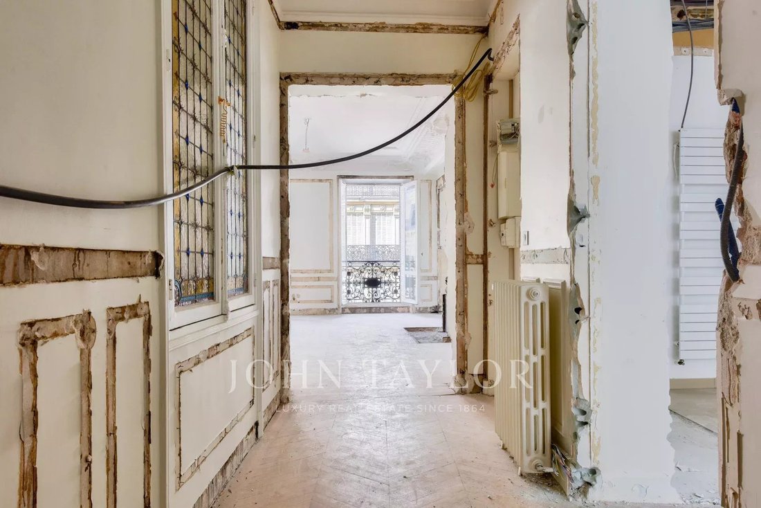 Apartment in Triangle d'Or, Paris 8e Arrondissement, Paris 5 - 16711104