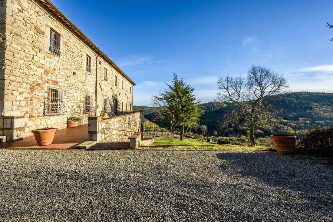 Estate in Castellina in Chianti, Tuscany, Italy 2 - 16674638