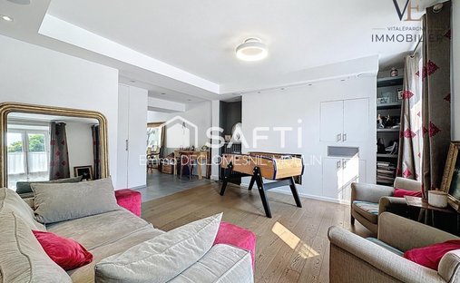 Near Bayeux Elegant XVII Ith Century Castle With 60 Ha Park