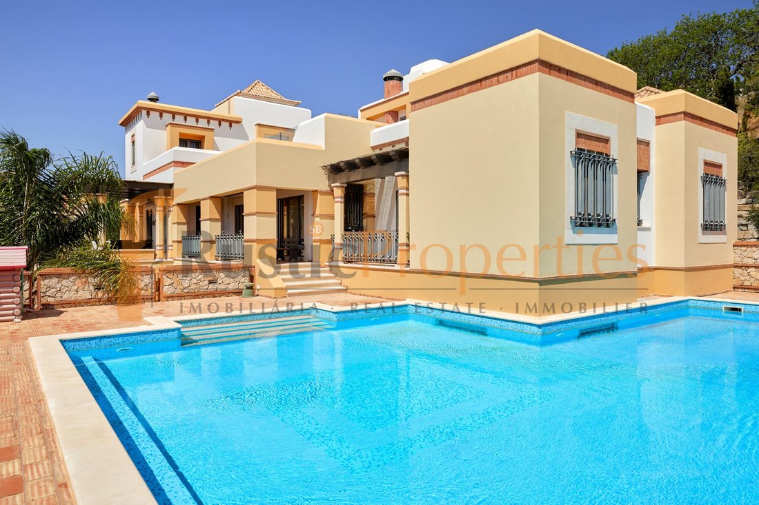 Villa in Loule (Sao Clemente), Algarve, Portugal 1 - 13959740