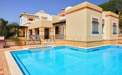 Villa in Loule (Sao Clemente), Algarve, Portugal 1