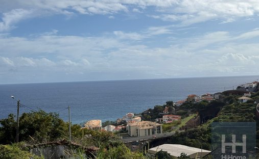 Land in Santa Cruz, Madeira, Portugal 1