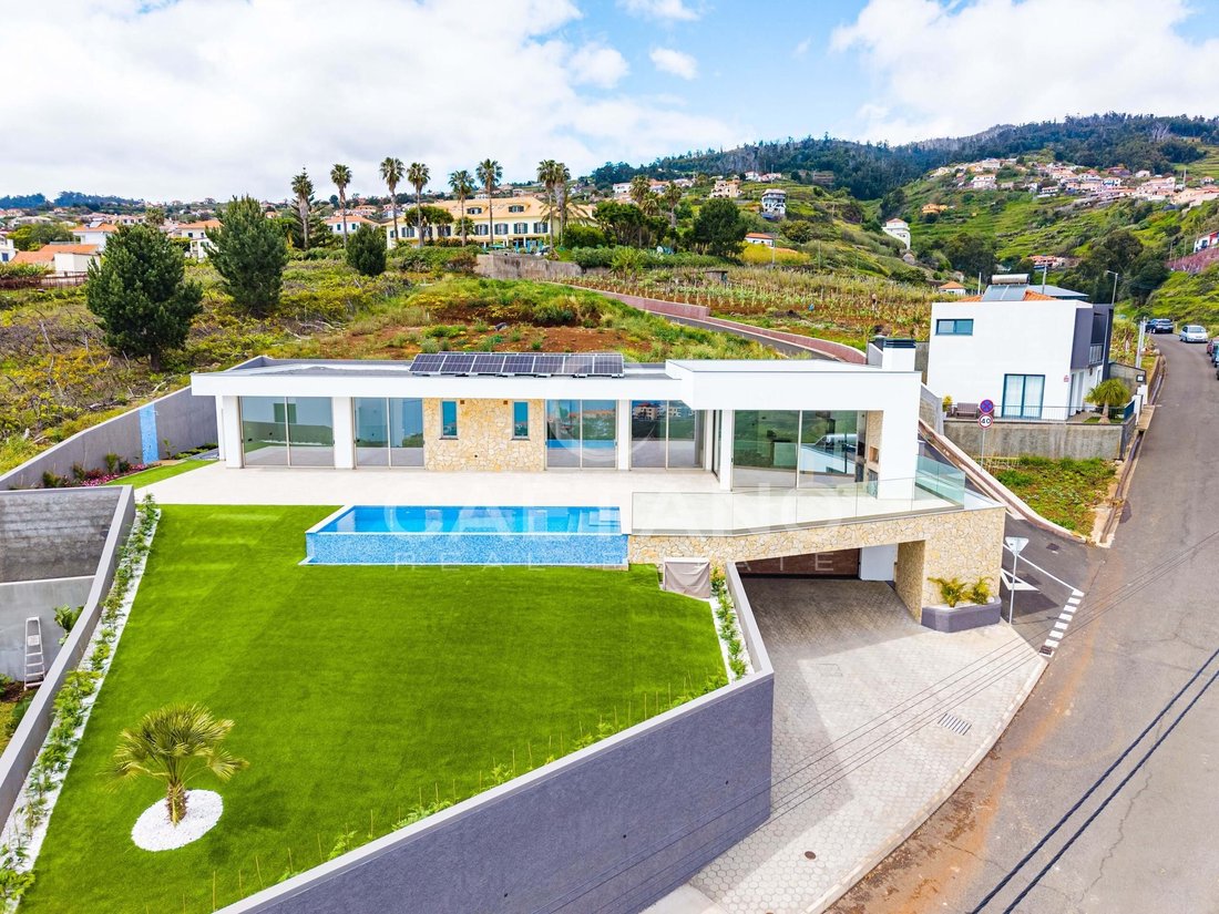 Villa in Estreito da Calheta, Madeira, Portugal 1 - 16658795