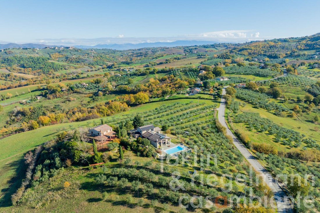House in Gualdo Cattaneo, Umbria, Italy 4 - 16715412