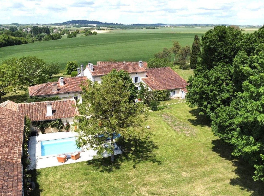 House in Ronsenac, Nouvelle-Aquitaine, France 1 - 16719189