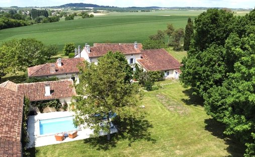 House in Ronsenac, Nouvelle-Aquitaine, France 1
