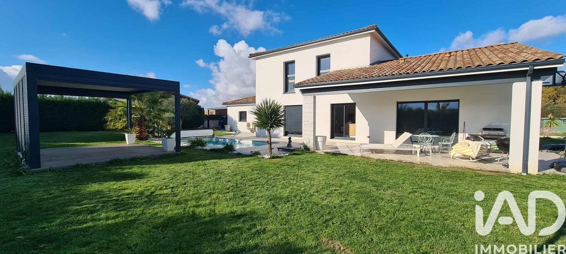 House in Saint-Nicolas-de-la-Grave, Occitania, France 1 - 16716240
