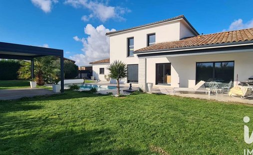 House in Saint-Nicolas-de-la-Grave, Occitania, France 1