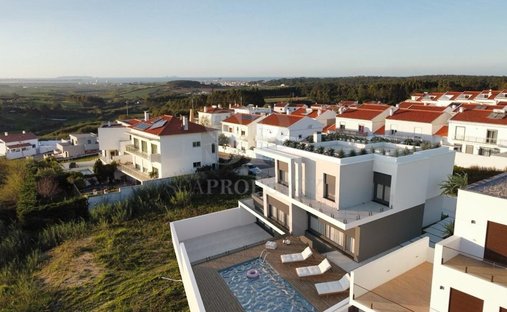 House in Atouguia da Baleia, Leiria District, Portugal 1