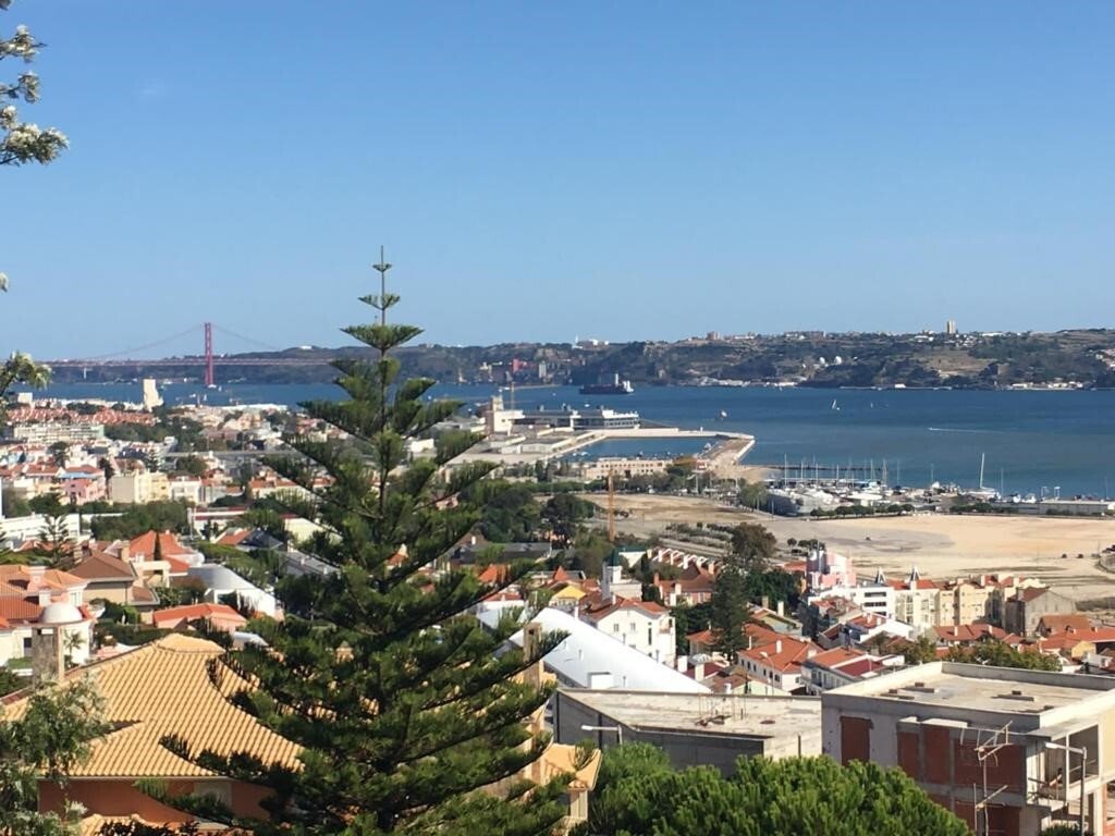 House in Alges, Lisbon, Portugal 5 - 16206616