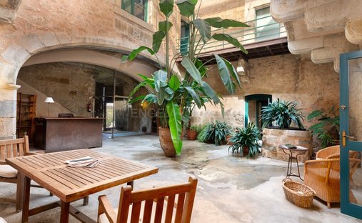 D'orriols Castle / Palace