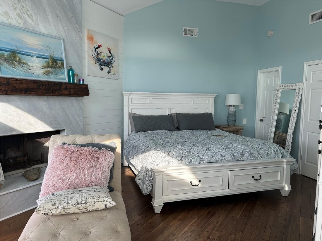 House in Galveston, Texas, United States 5 - 16716609