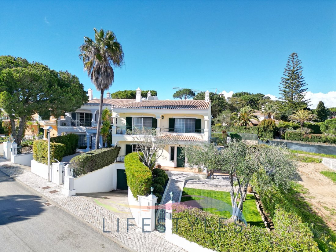 Villa in Vale do Lobo, Almancil, Portugal 1 - 16644618