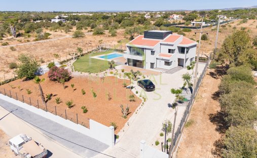 House in Quarteira, Algarve, Portugal 1