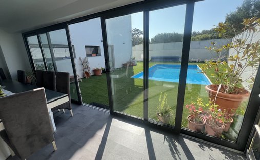 House in Santo Isidoro, Lisbon, Portugal 1
