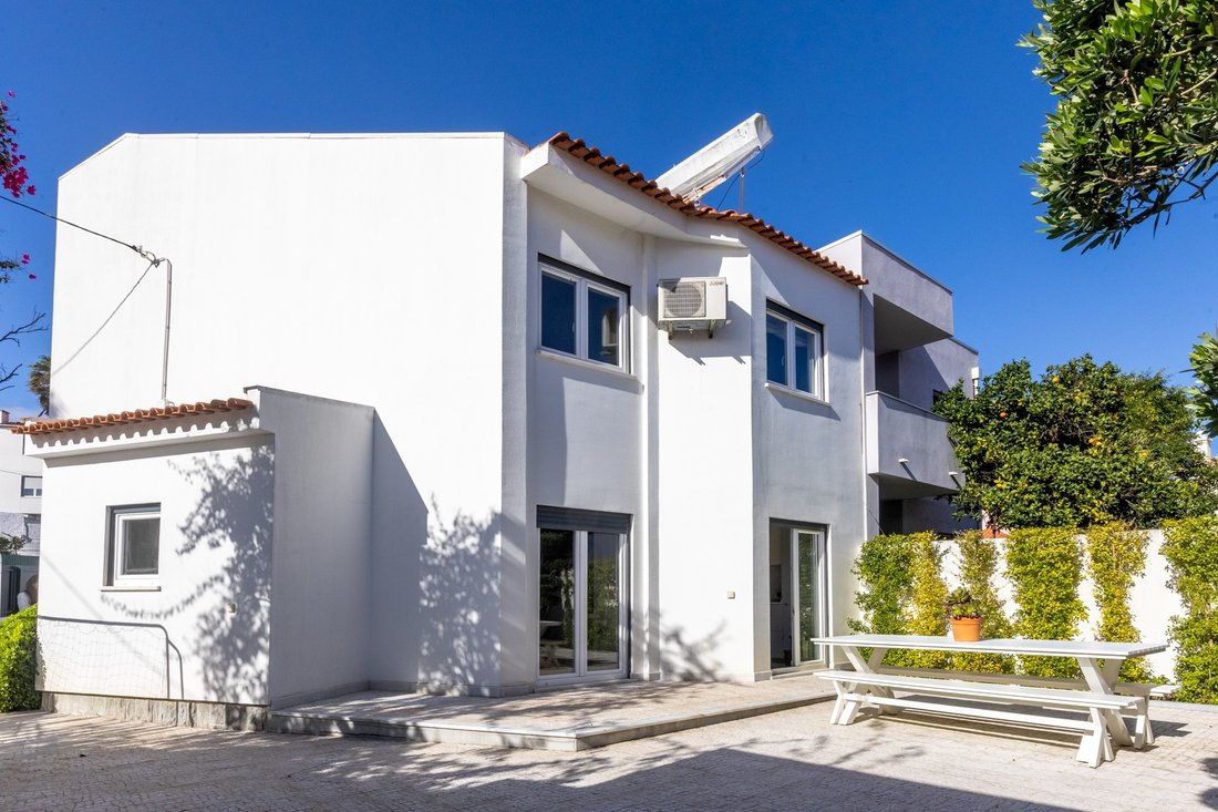 House in Carcavelos e Parede, Lisbon, Portugal 2 - 16713637