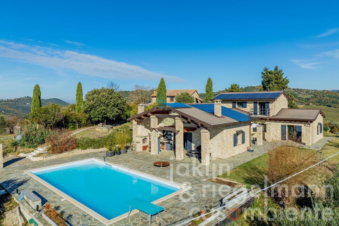 House in Gualdo Cattaneo, Umbria, Italy 2 - 16715412
