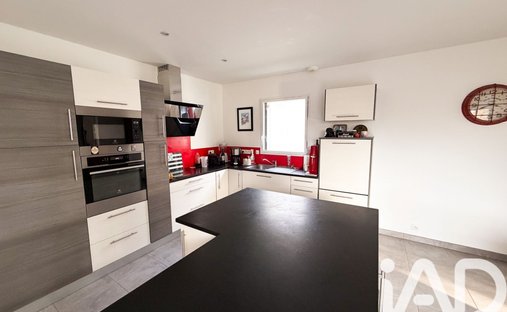 House 379m² Living Space, Great Comfort And Geothermal Energy