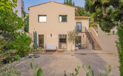 Townhouse in Camp Long, Cannes, France 1