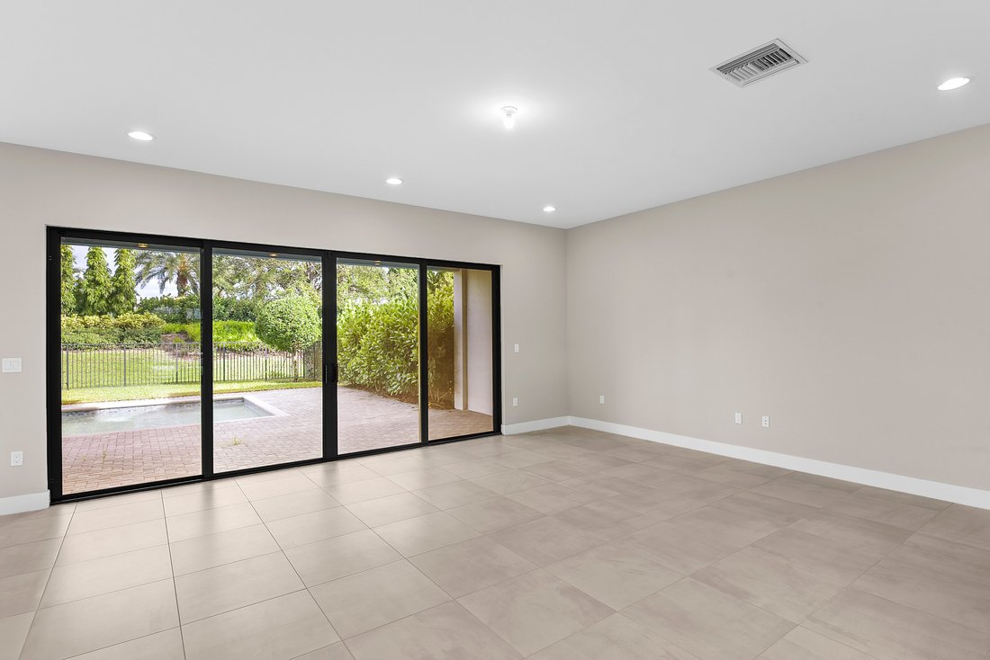 Boca Raton, Florida, United States 4 - 16712257