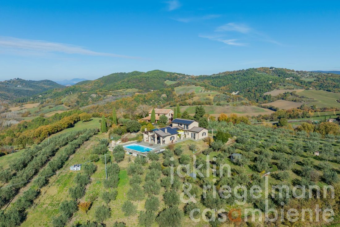 House in Gualdo Cattaneo, Umbria, Italy 1 - 16715412