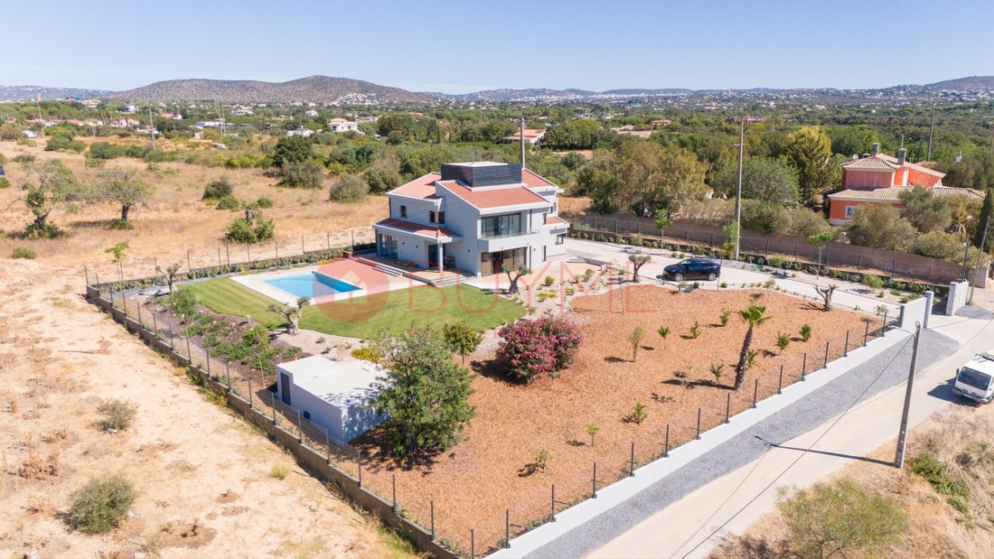 House in Quarteira, Algarve, Portugal 2 - 16599859