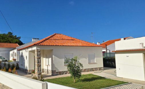 House in Colares, Lisbon, Portugal 1