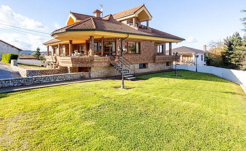 House in Camargo, Cantabria, Spain 1