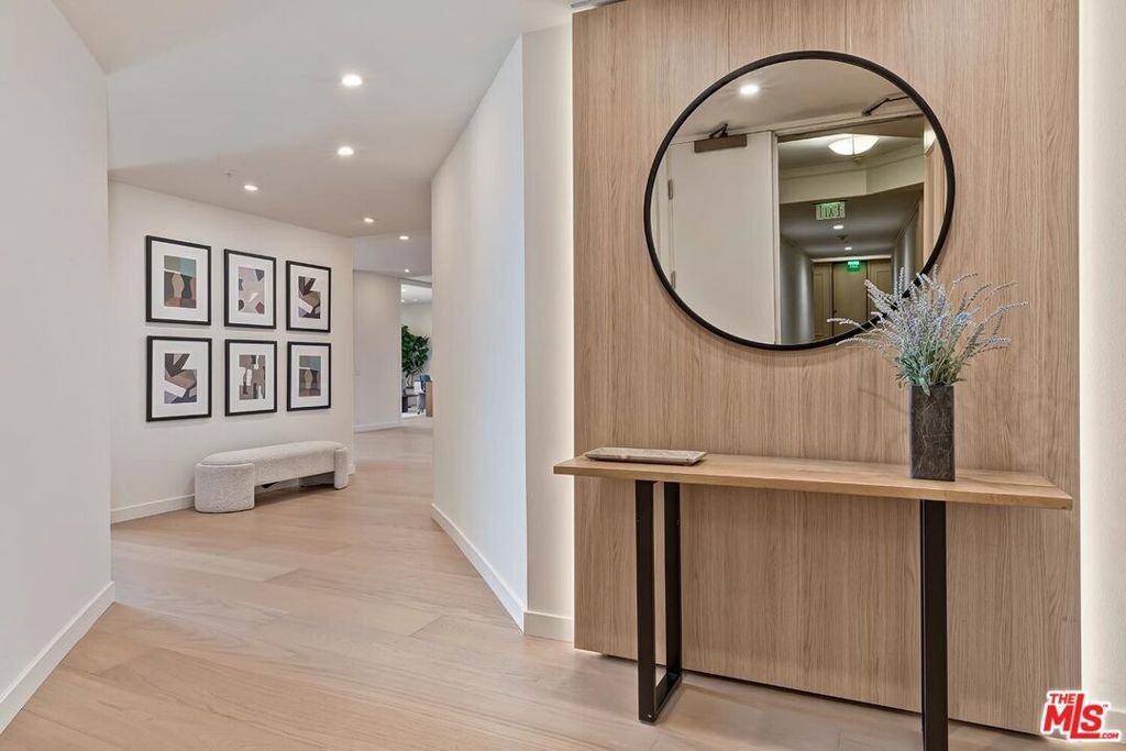 Condominium In Beverly Hills In Beverly Hills, California, United ...