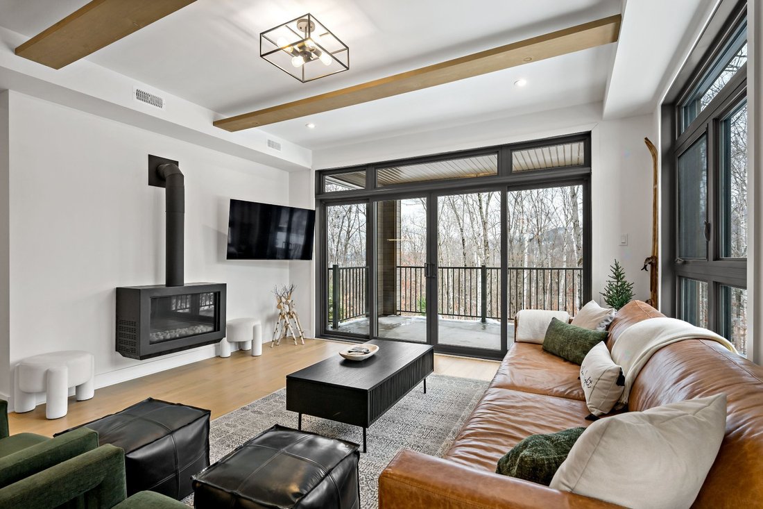 Condo in Mont-Tremblant, Quebec, Canada 1 - 16713403