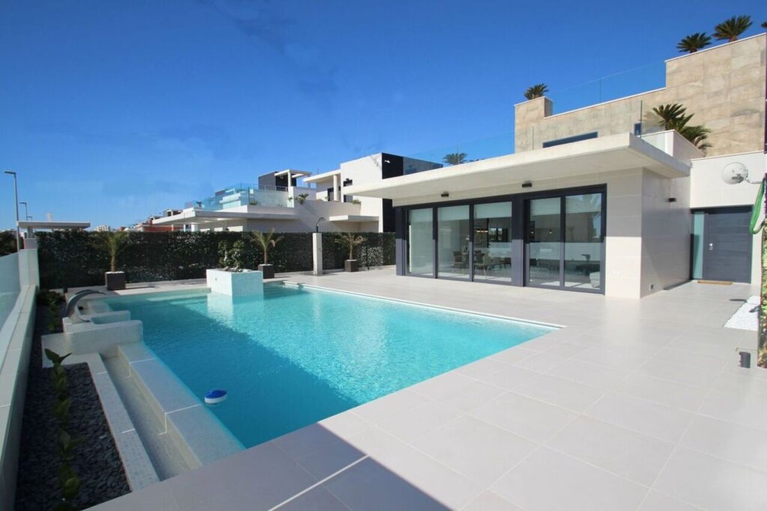 Chalet in Dehesa de Campoamor, Orihuela, Valencian Community 1 - 10812518