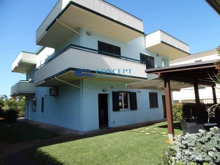 Villa in Martinsicuro, Abruzzo, Italy 1 - 16713614