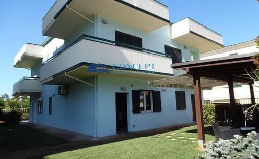 Villa in Martinsicuro, Abruzzo, Italy 1