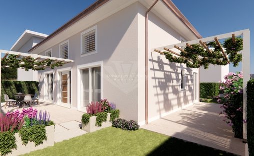 Villa in Pietrasanta, Tuscany, Italy 1