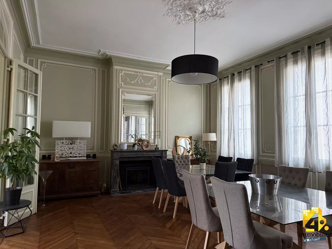 Estate in Compiegne, Hauts-de-France, France 4 - 16715528
