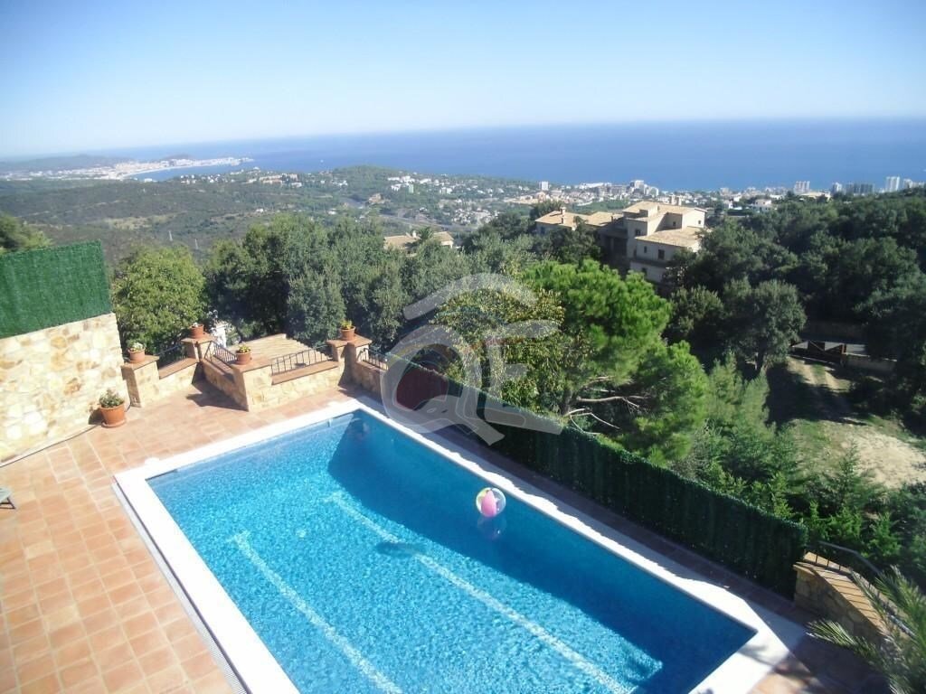 Chalet in s'Agaro, Platja d'Aro, Catalonia 1 - 12976305