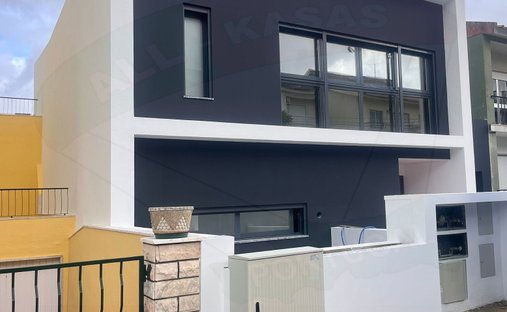 House in Loures, Lisbon, Portugal 1