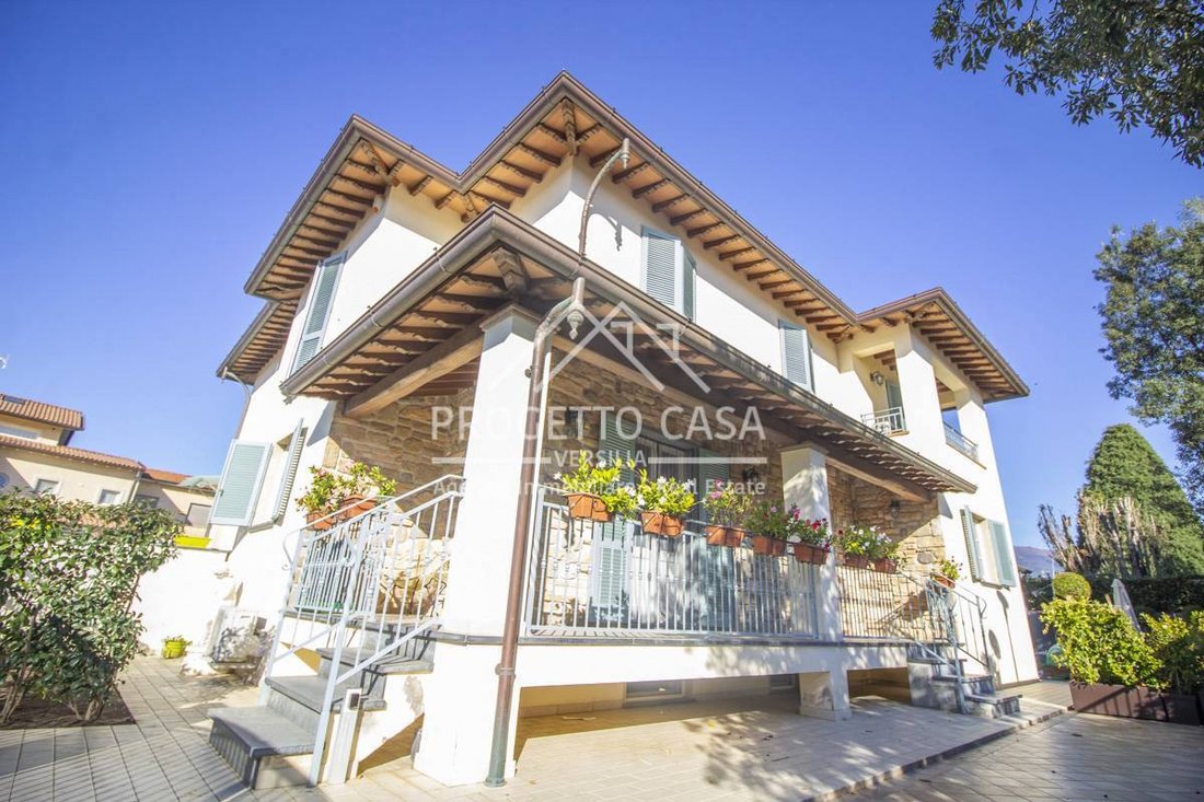 House in Capezzano Pianore, Camaiore, Tuscany 1 - 16716690