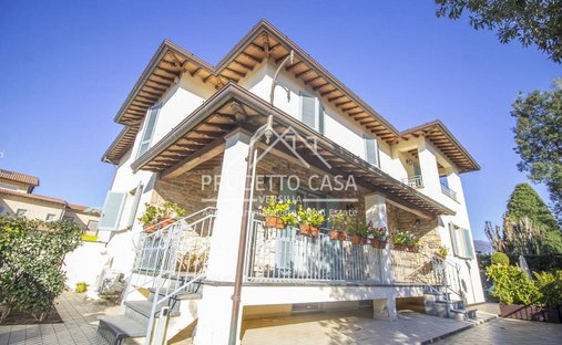 House in Capezzano Pianore, Camaiore, Tuscany 1