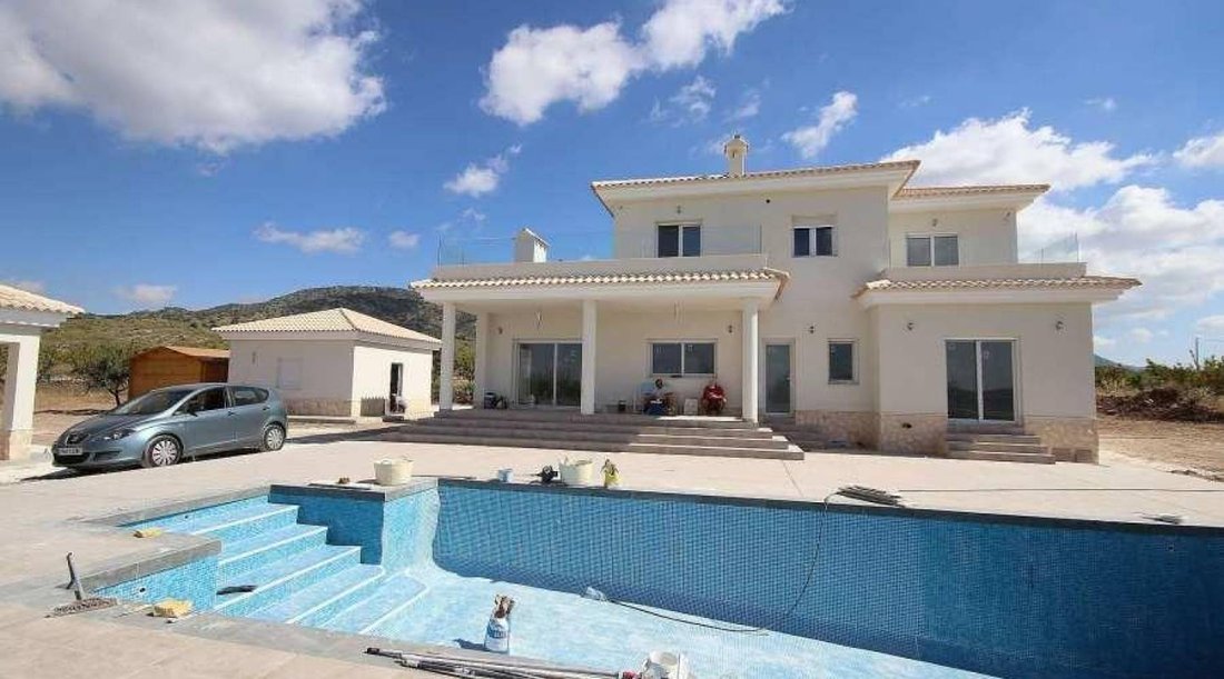 Villa in el Pinos / Pinoso, Valencian Community, Spain 1 - 16713522